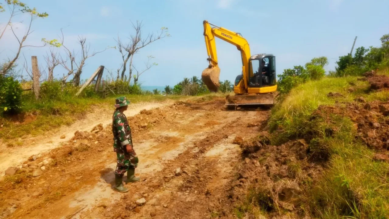 Gotong Royong Serbuan Teritorial, Kodim Pandeglang Bantu Warga Penuhi Kebutuhan Dasar