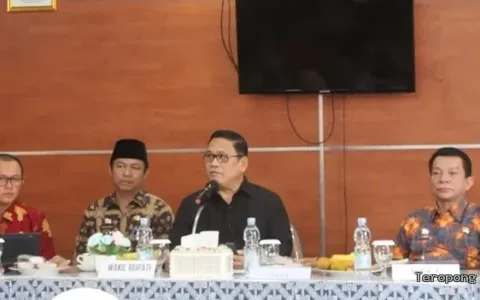 Wabup Lebak Amir Hamzah Pimpin Rapat TKPK, Perkuat Sinergi Percepatan Penanggulangan Kemiskinan