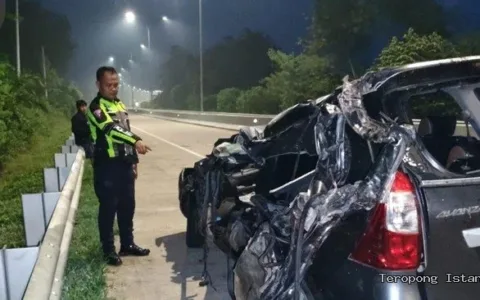 Avanza Berisi 11 Penumpang Tabrak Truk di Tol Bakter, 3 Orang Tewas Diduga Sopir Kelelahan