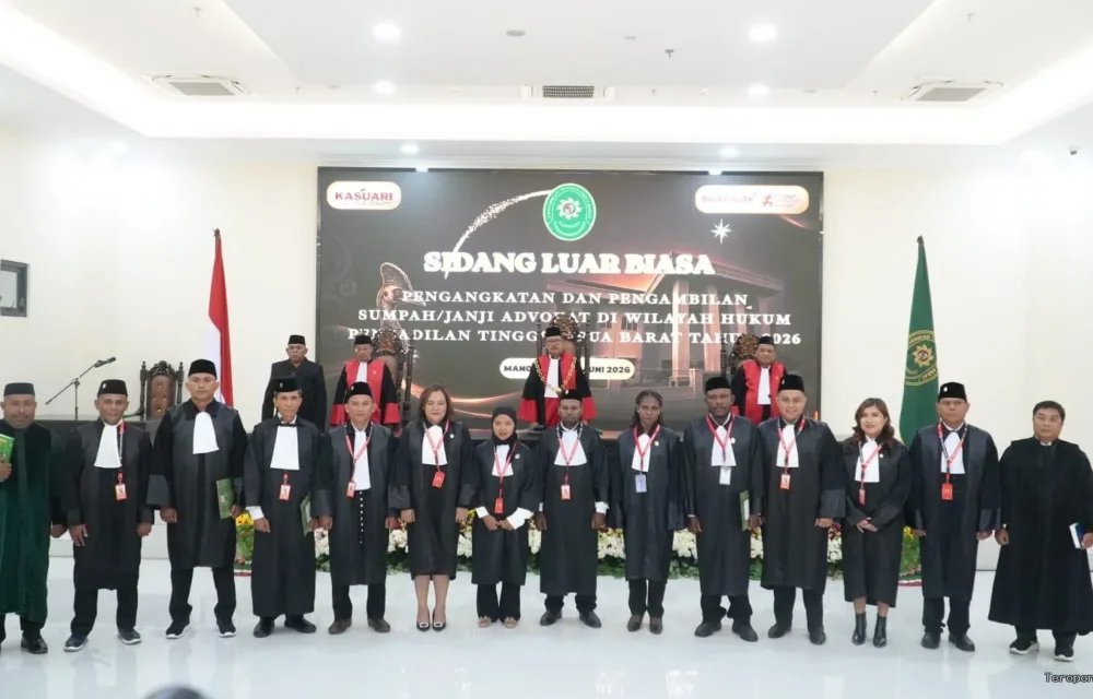 12 Advokat Baru Resmi Diambil Sumpah Di Pengadilan Tinggi Papua Barat, La Ode Ghondohi Dorong Penegakan Hukum Berintegritas