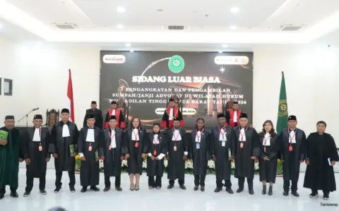 12 Advokat Baru Resmi Diambil Sumpah di Pengadilan Tinggi Papua Barat, La Ode Ghondohi Dorong Penegakan Hukum Berintegritas
