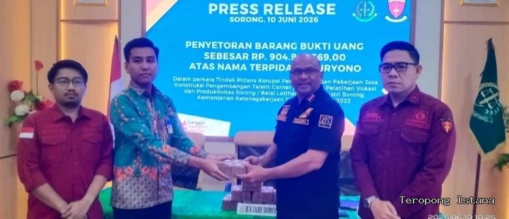 Terpidana Kasus Talent Corner Divonis 4 Tahun, Kejari Sorong Setor Uang Negara Rp904 Juta