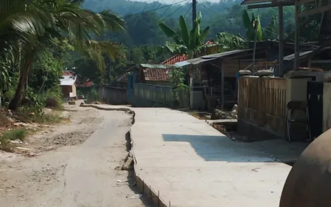 Tak Dilengkapi Plang Proyek, Pembangunan Rabat Beton di Wantisari Jadi Sorotan