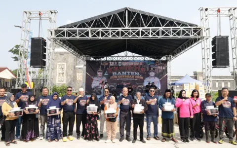 Semarak Hari Bhayangkara Ke-80, Polda Banten Salurkan Bantuan Sosial dan Gelar Fun Offroad di Karian